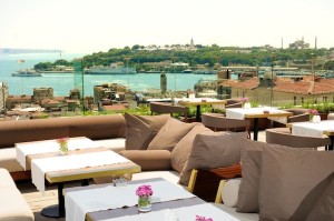 Sultanahmet-view-from-the-roof-top-terrace-La-vue-de-Sultanahmet-depuis...